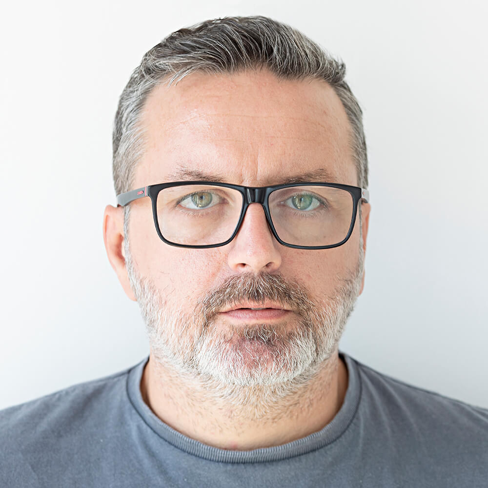 János_portré_négyzetes (1) János_portré_négyzetes (1)